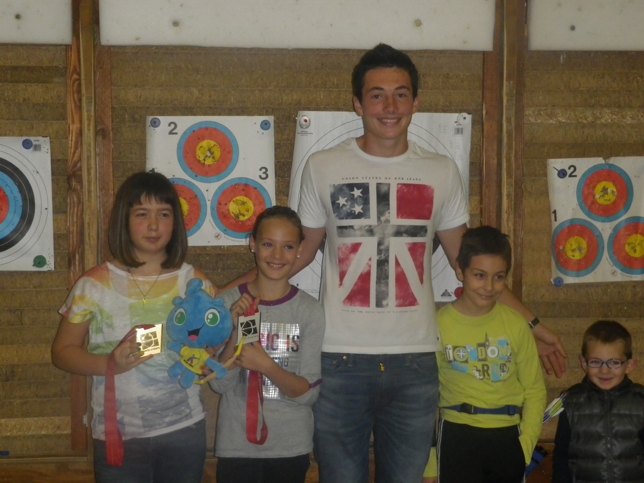 Thomas Koenig de retour de Wuxi et les jeunes archers du club. 